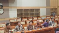 Menkeu Raapat Bersama DPR RI