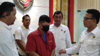 Direskrim Polda Sumut Kombes Pol Sumaryono Saat Bertanya Dengan Tersangka Ali