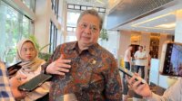 Menteri Koordinator Bidang Perekonomian Airlangga Hatarto Saat Memberikan Keterangan Pers Terkait Kenaikan Tarif Impor AS