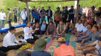 Presiden RI ke-7 Joko Widodo (Jokowi) bertemu dengan para petani jeruk di Tanah Karo