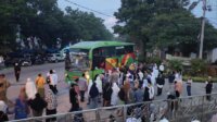 Wakapolres Tebing Tinggi Kompol Rudi Syahputra melepas keberangkatan jemaah haji dari Kota Tebing Tinggi