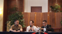 Mantan Menteri Mendikbudristek Nadiem Makarim saat konferensi pers terkait dugaan kasus korupsi laptop